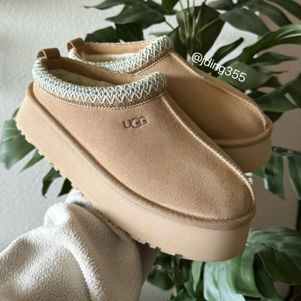 W10 Brand New UGG Tazz Slippers Sand (Women’s)
